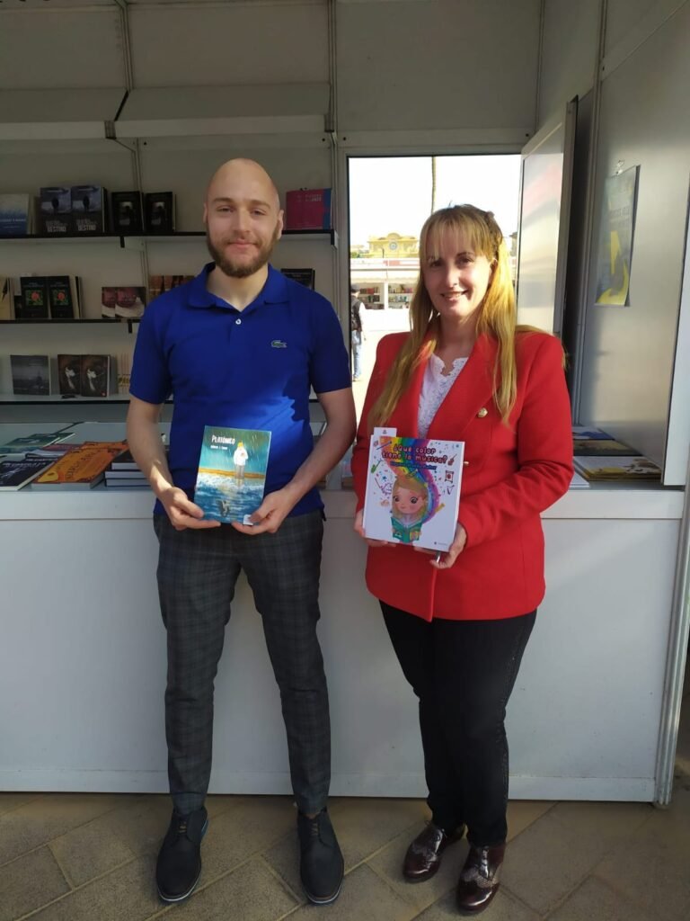 Con compañero autor en la Feria del Libro de Málaga