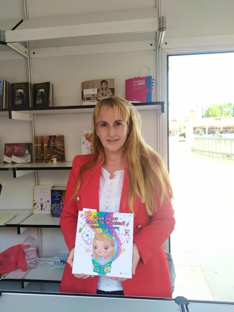 Preparada para firmar libros en la feria de málaga