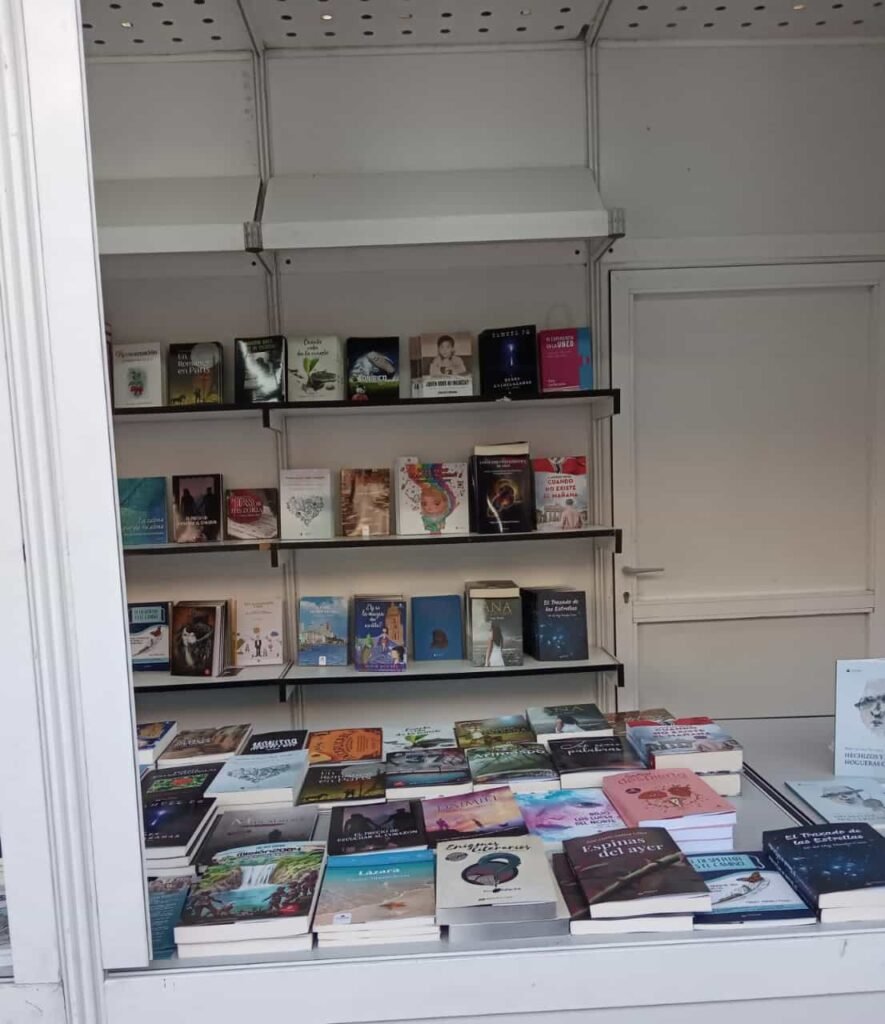 Conjunto libros stand feria de málaga
