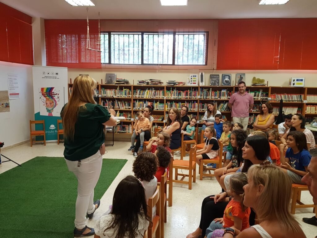 cuentacuentos en finde publico desde un lado