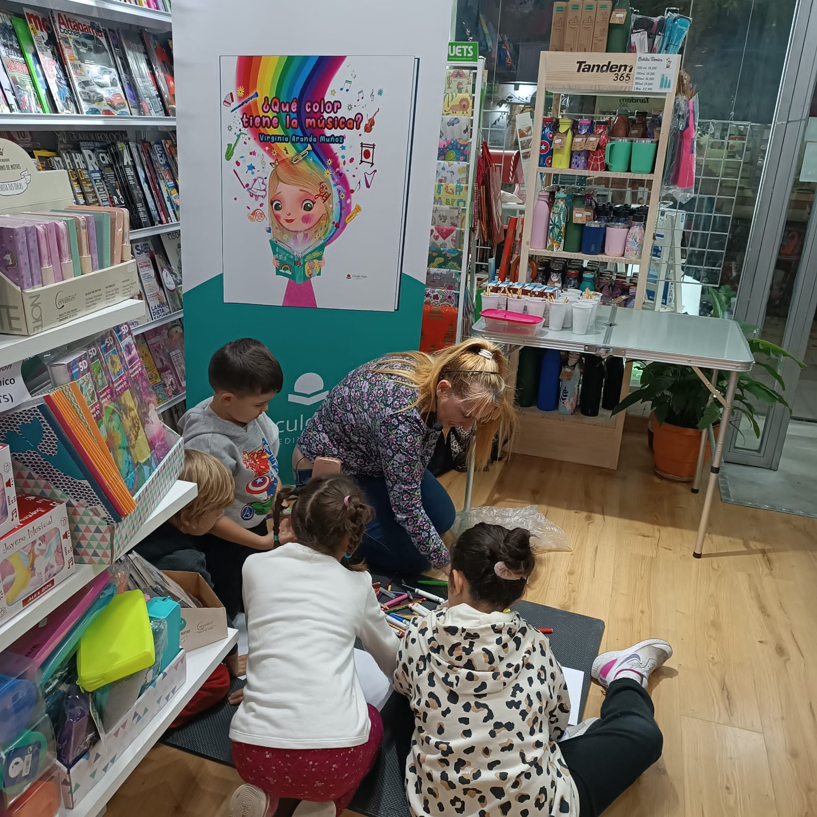 grupo de peques en cuentacuentos en noviembre