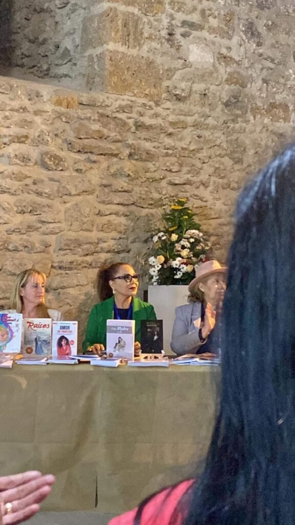 atenta en la presentacion de brindisi