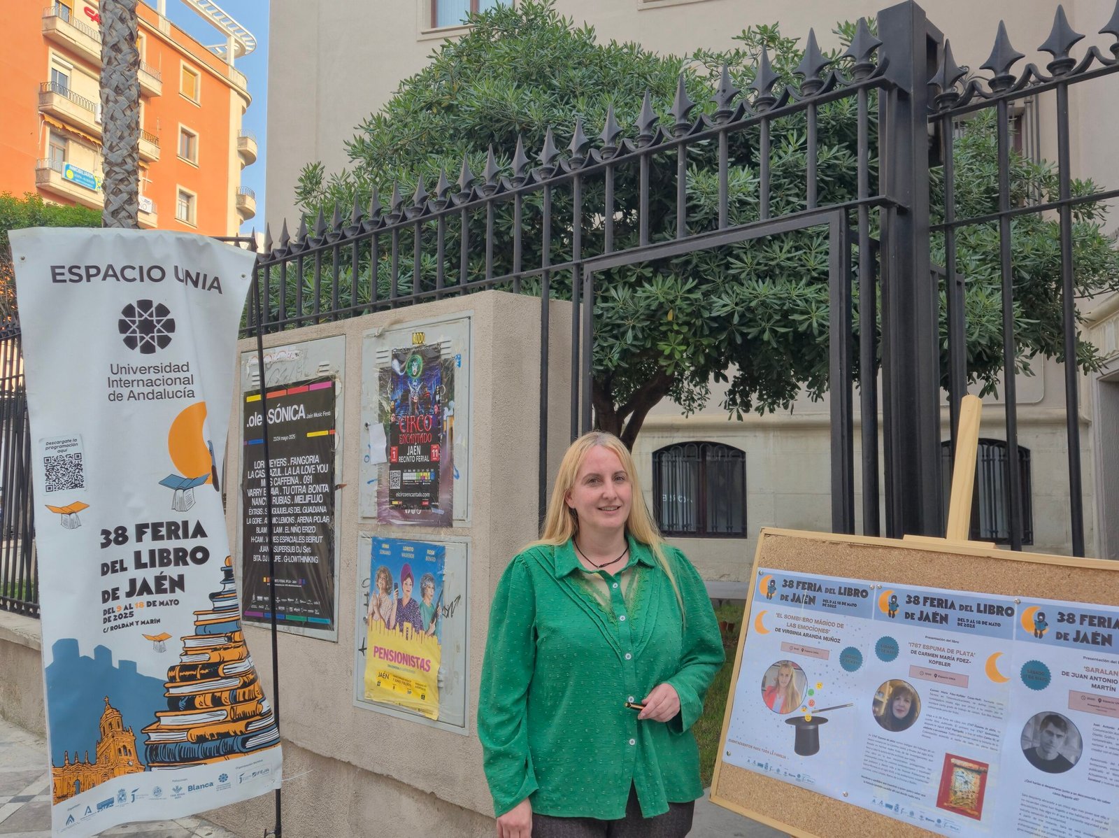 Feria del libro de Jaén en la entrada del Cuentacuentos